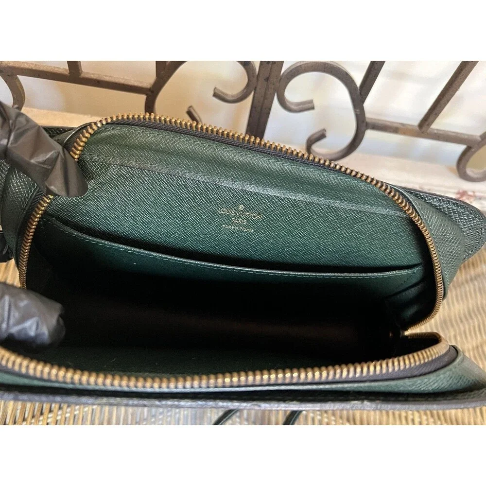 Vintage Louis Vuitton Taiga Baikal Clutch Bag VI0925 France February 1995 Unisex
